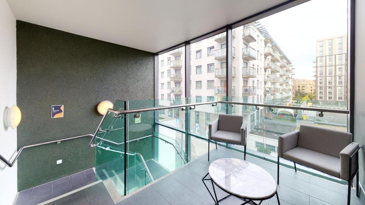 Sterling Court In Wembley Lägenhet London Exteriör bild